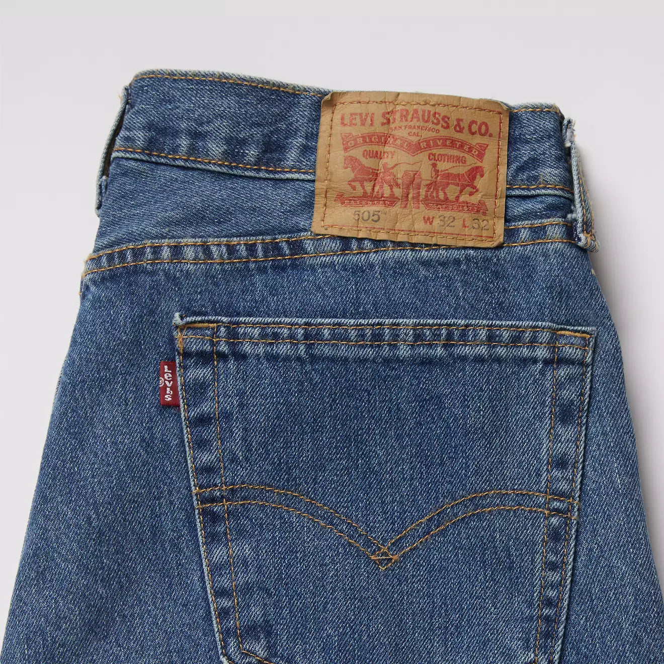 Levi’s - 505 Regular Fit in Medium Stone Wash