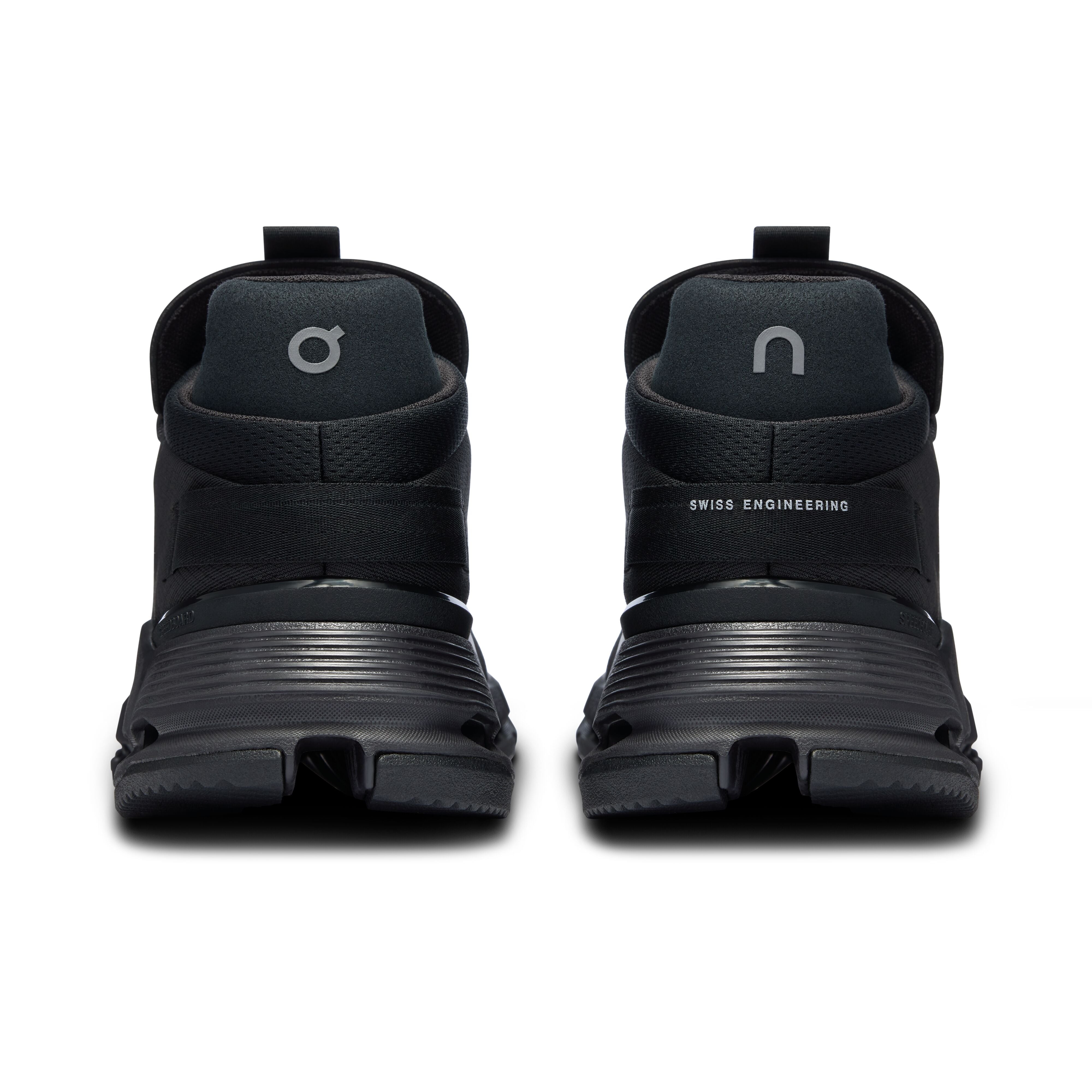 ON Running - Cloudnova 2 in All Black