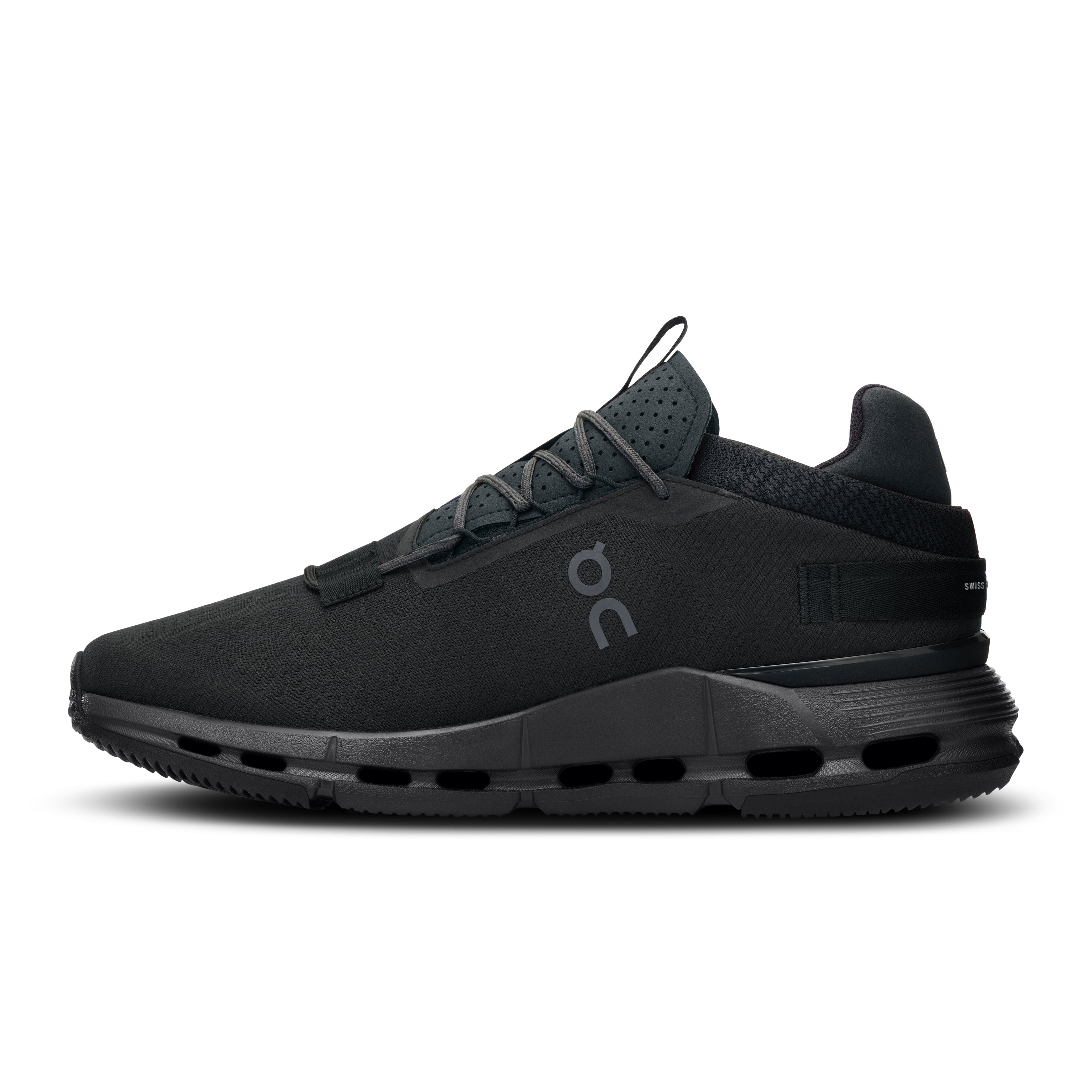 ON Running - Cloudnova 2 in All Black