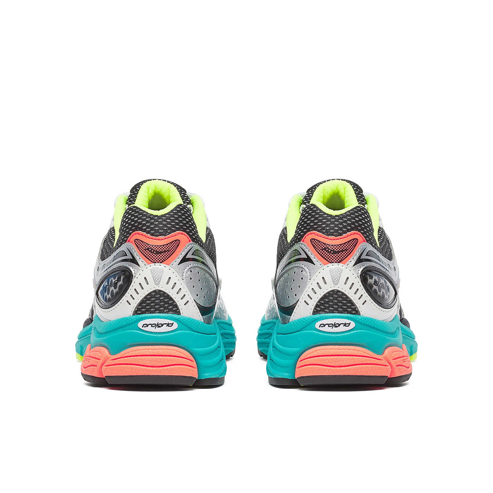 Saucony - ProGrid Omni 9 in Silver/Mutant
