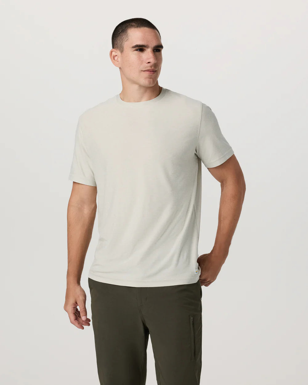 Vuori - Strato Tech Tee in Mushroom Heather