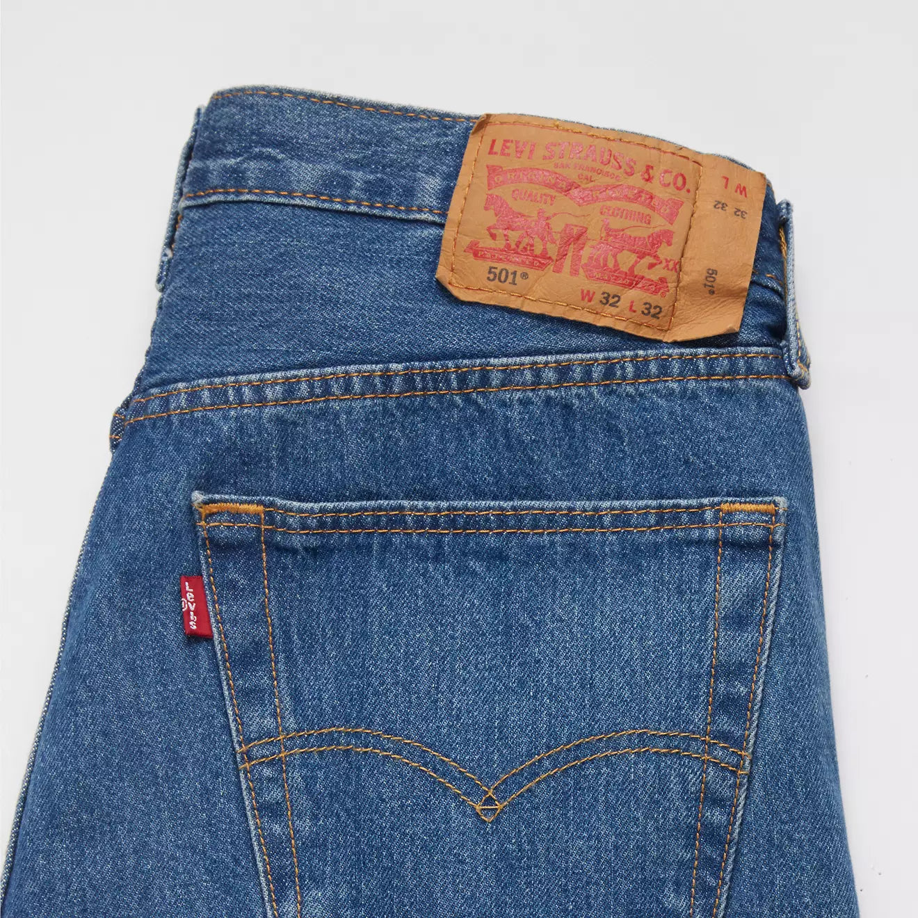 Levi’s - 501 Original Fit in Medium Wash