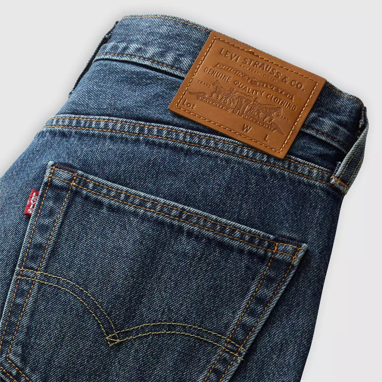 Levi’s - 568 Loose Straight in Dark Wash