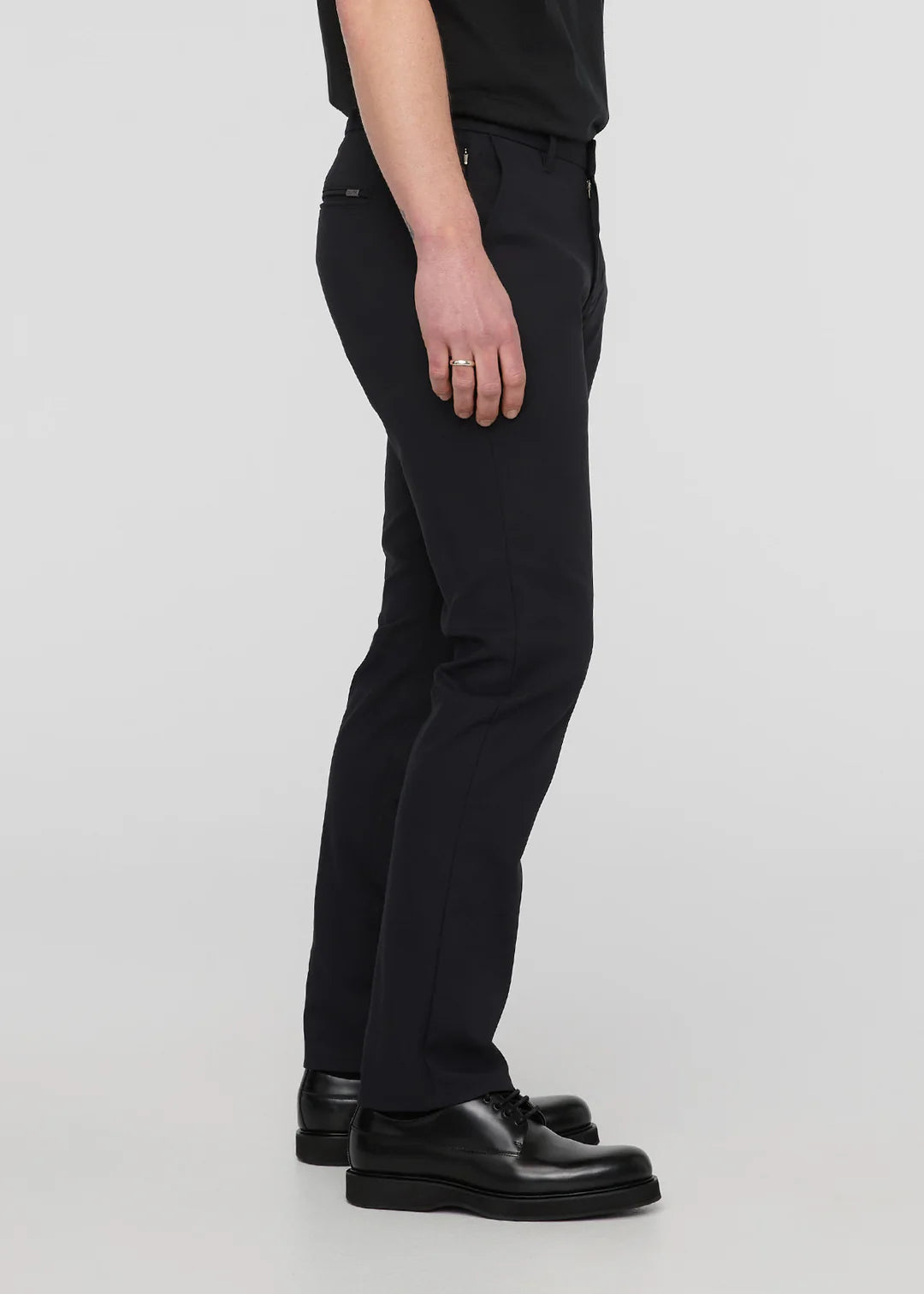 Duer - NuStretch Relaxed Taper Trouser in Black