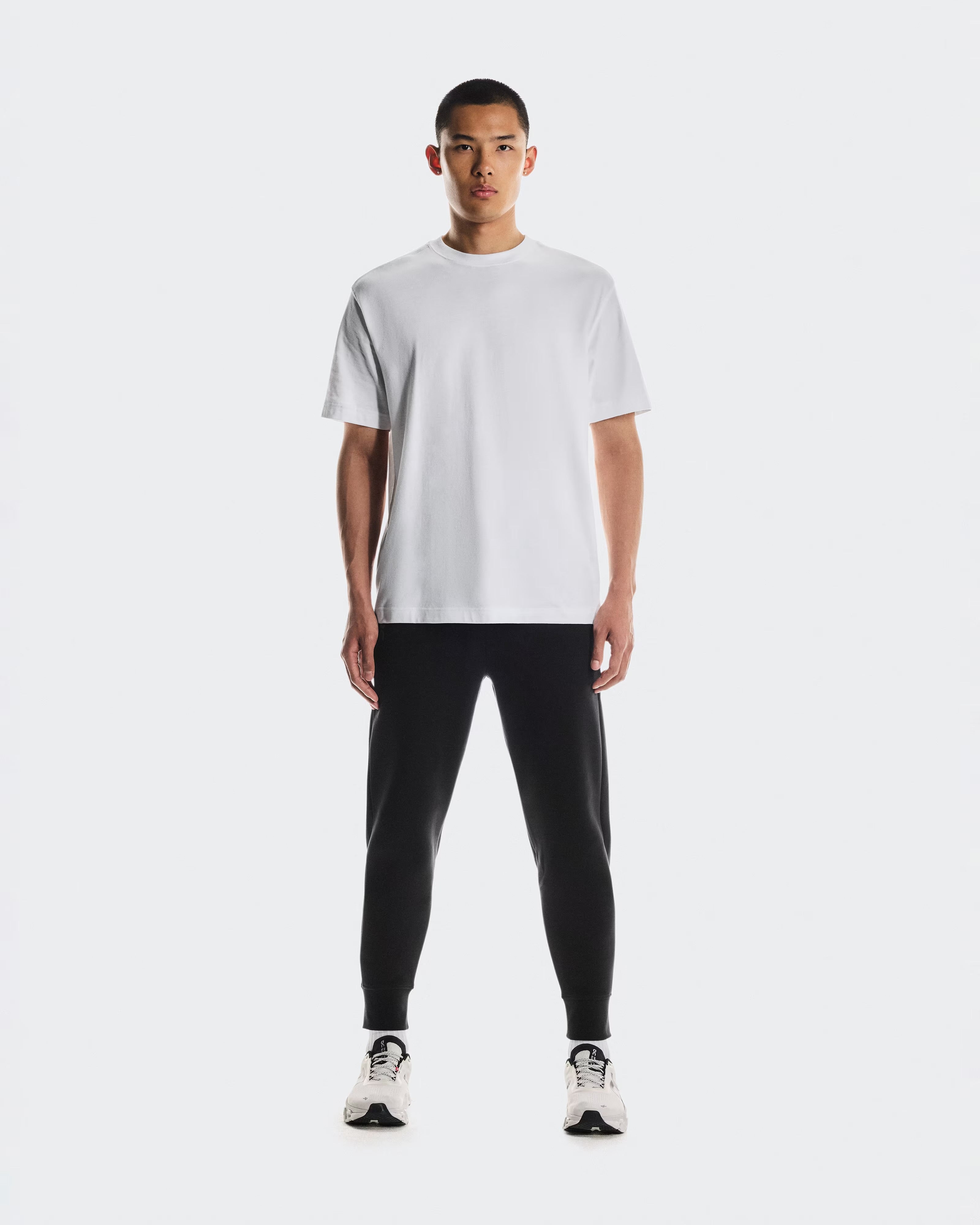 ON Running - Focus Tech Sweatpants in Black
