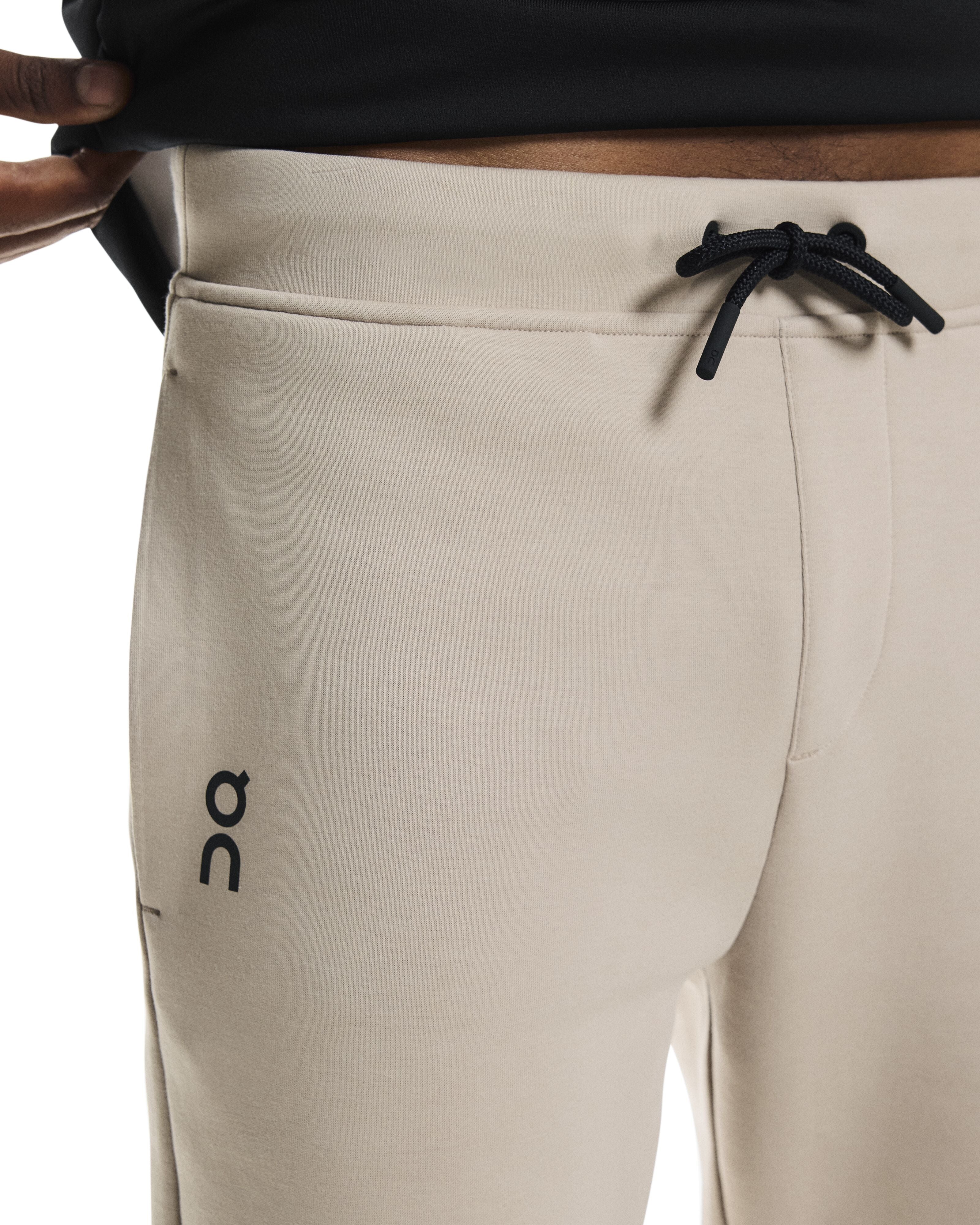 ON Running - Focus Tech Sweatpants in Desert