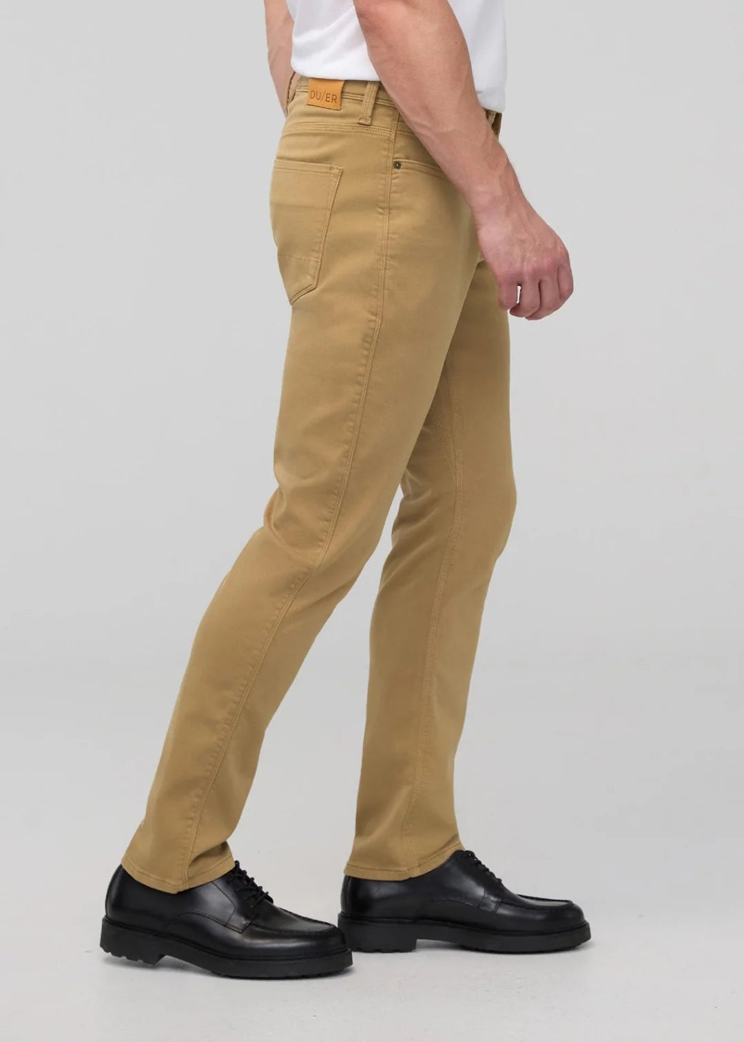 DUER - No Sweat Relaxed Taper: Camel