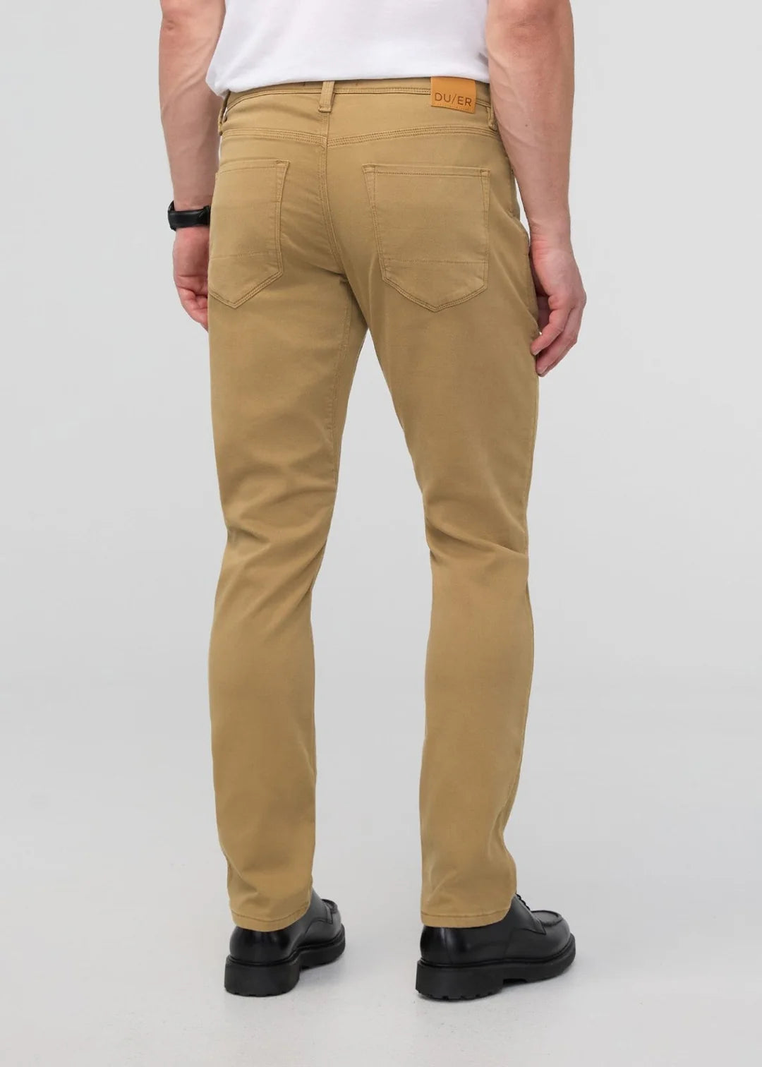 DUER - No Sweat Relaxed Taper: Camel