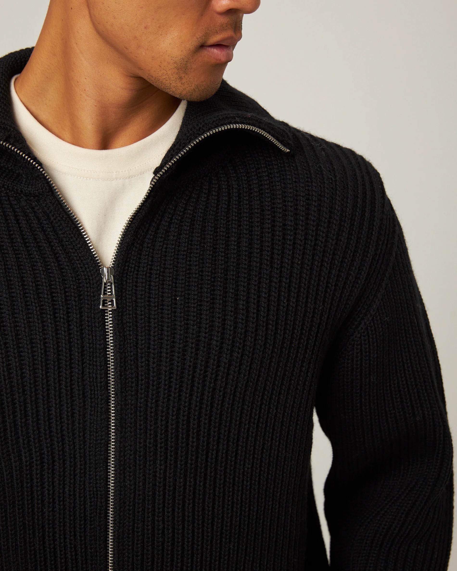 Peregrine - Fisherman Cardigan in Black