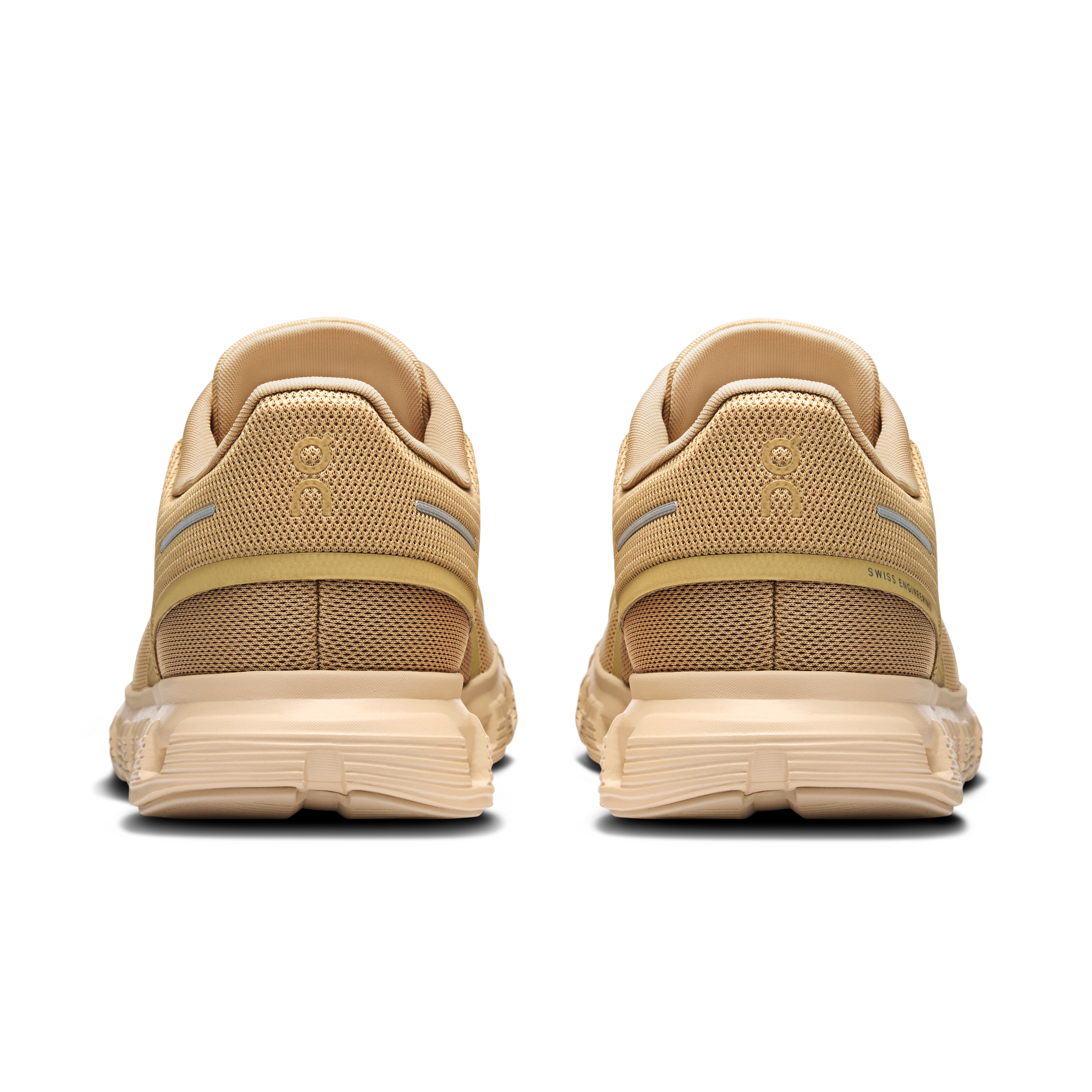 On Running - Cloud 6 in Chai/Sand