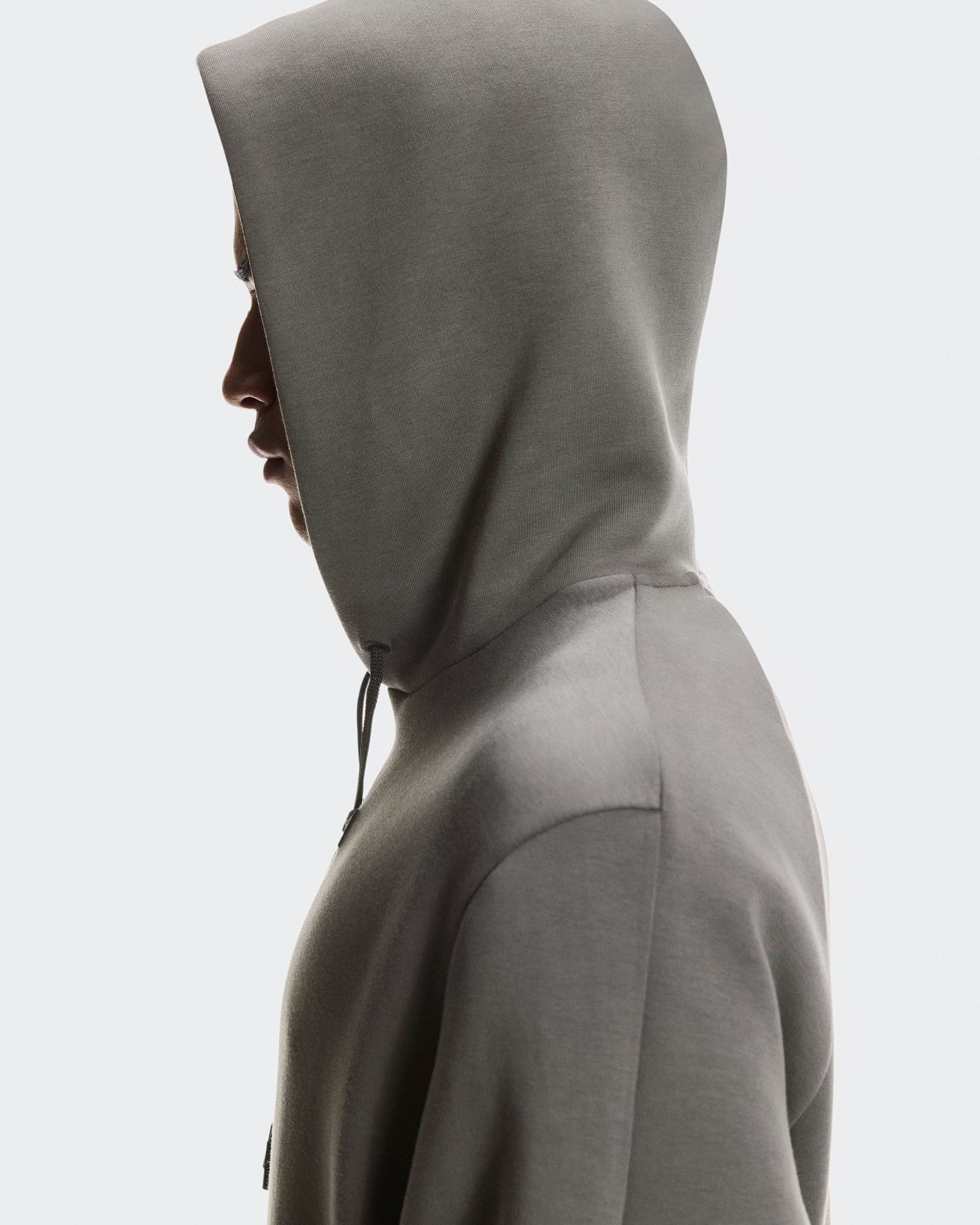 ON Running - Focus Tech Hoodie in Shadow