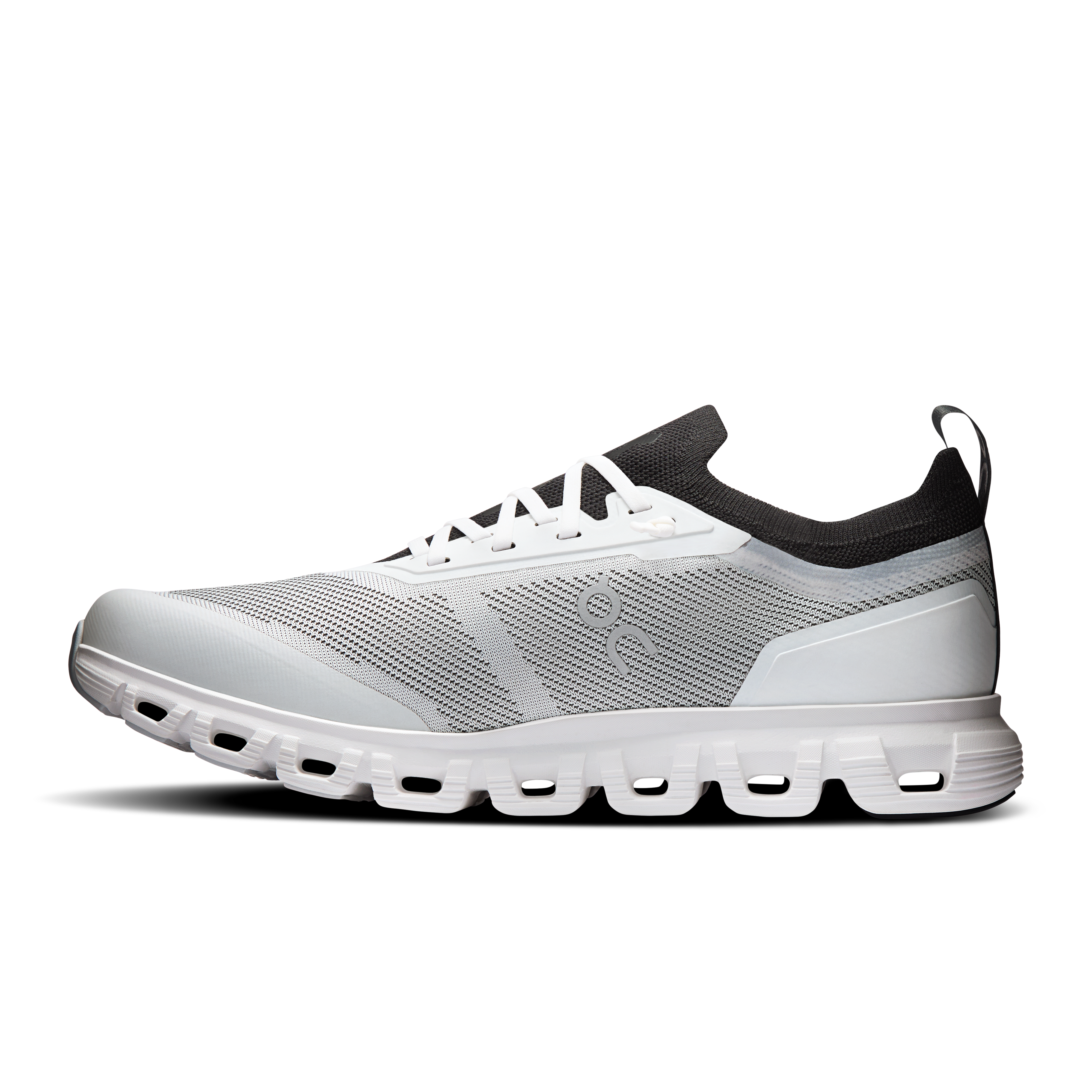 ON Running - Cloud 6 Versa in Black/Ivory