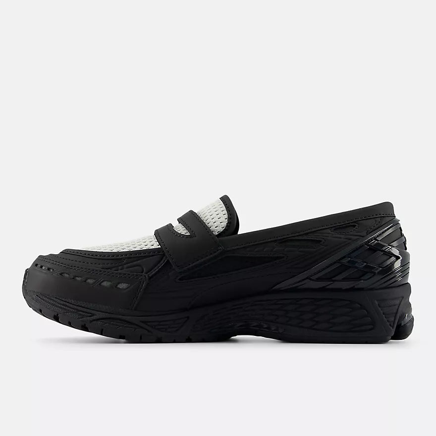 New Balance - 1906L in Black with Angora
