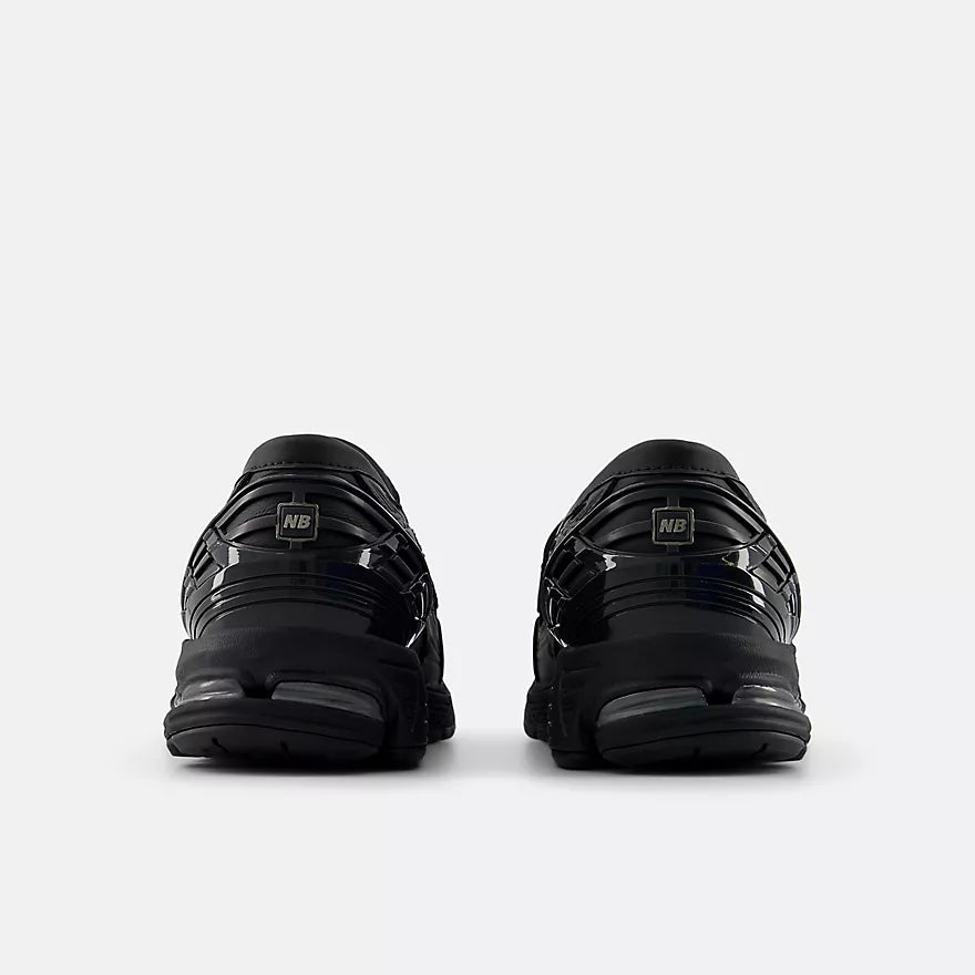 New Balance - 1906L in Black with Angora