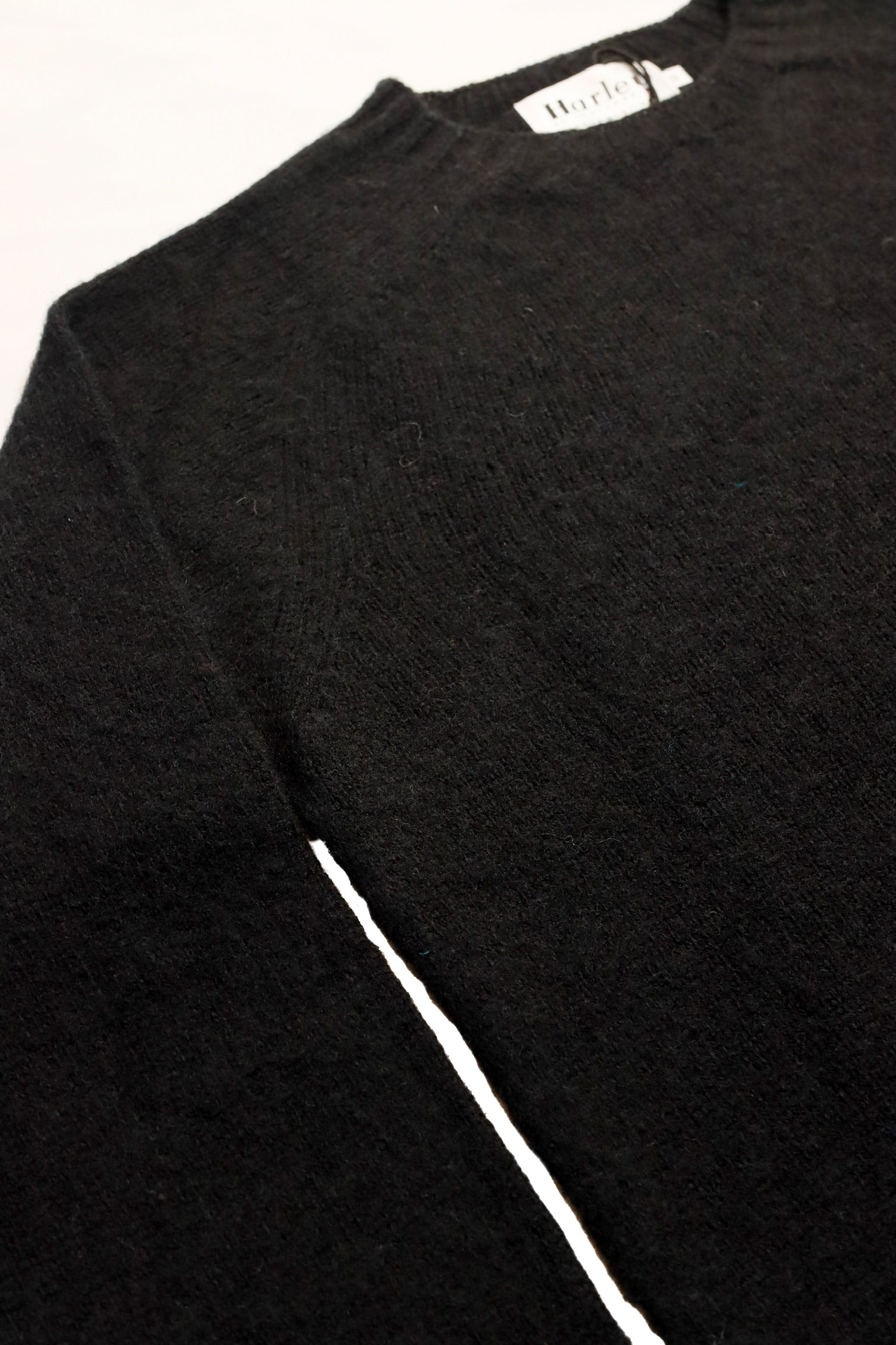Harley of Scotland - Shaggy Raglan Sweater in Black