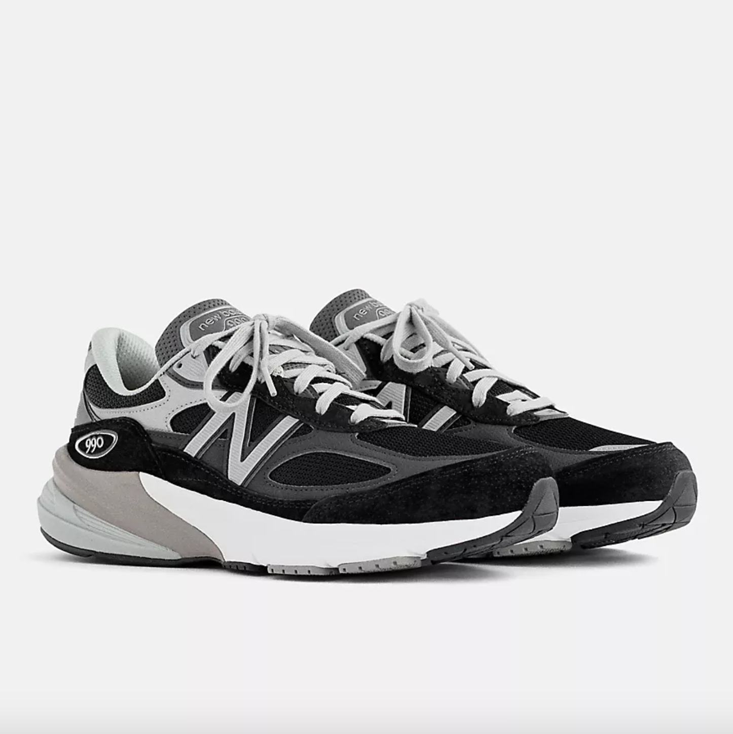 New Balance- M990 Black/ White