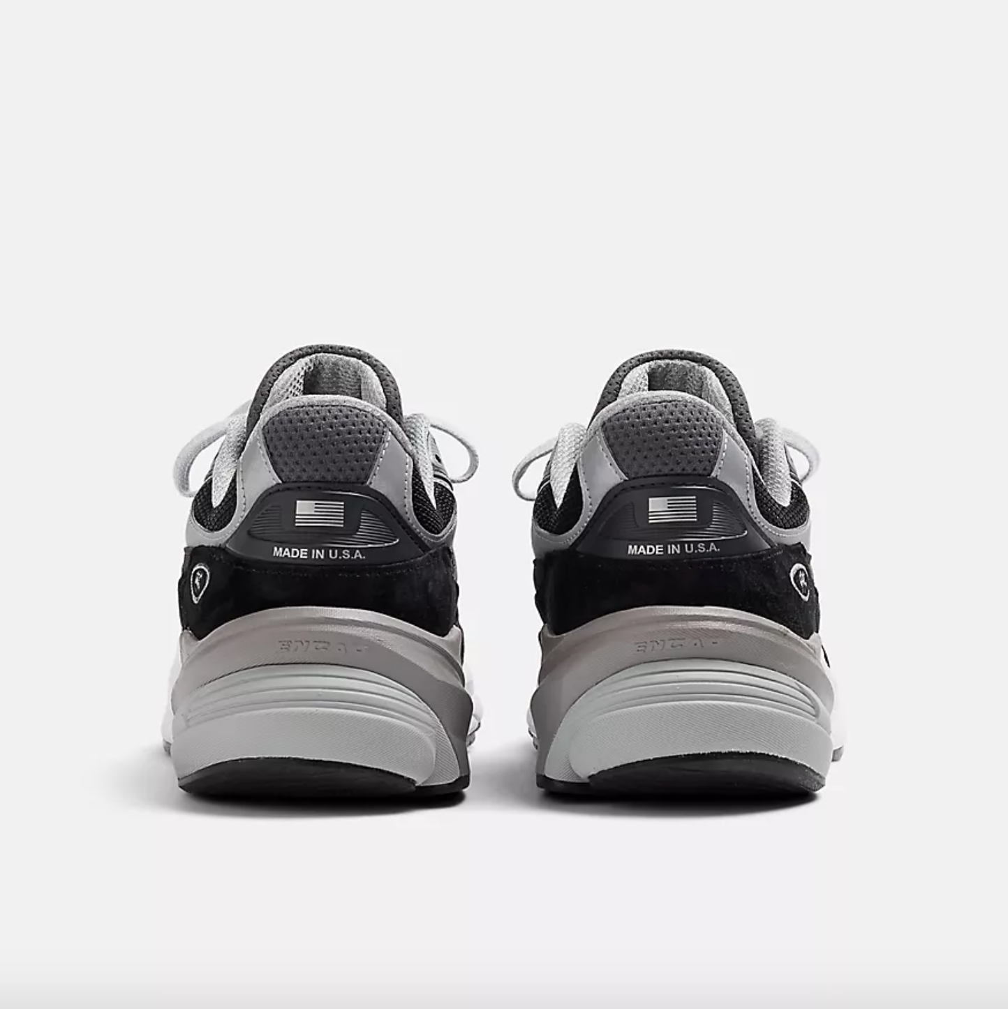 New Balance- M990 Black/ White