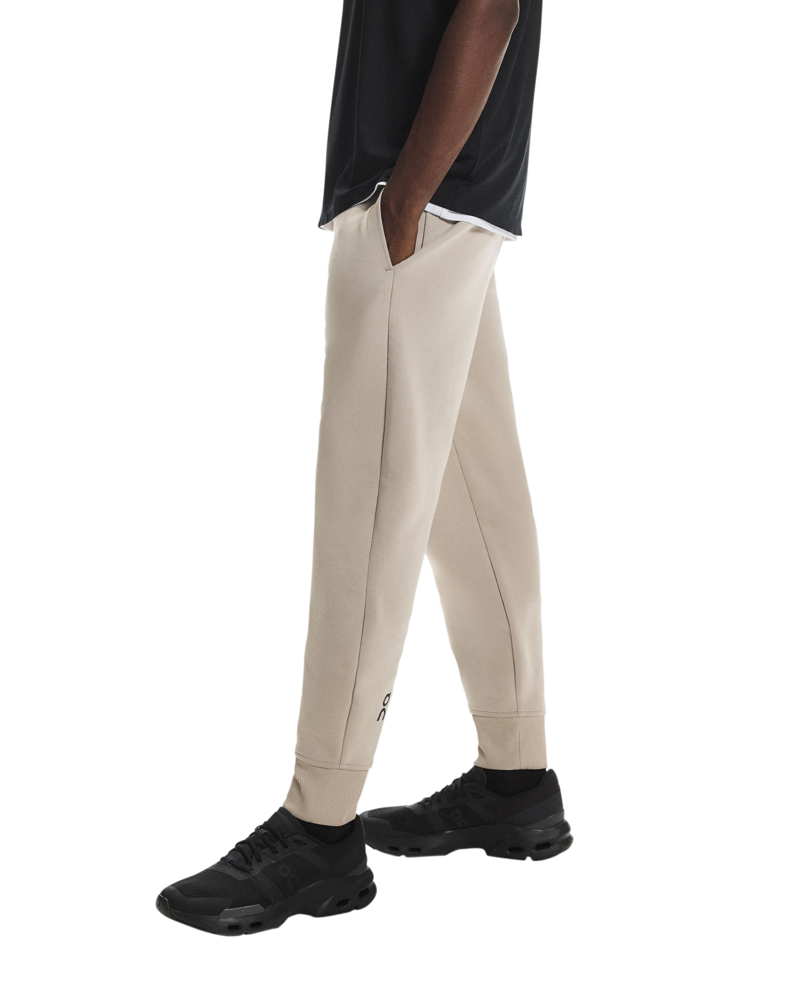 ON Running - Focus Tech Sweatpants in Desert