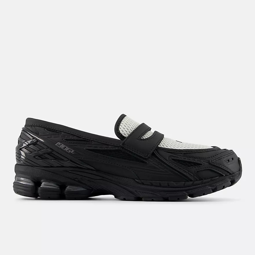 New Balance - 1906L in Black with Angora