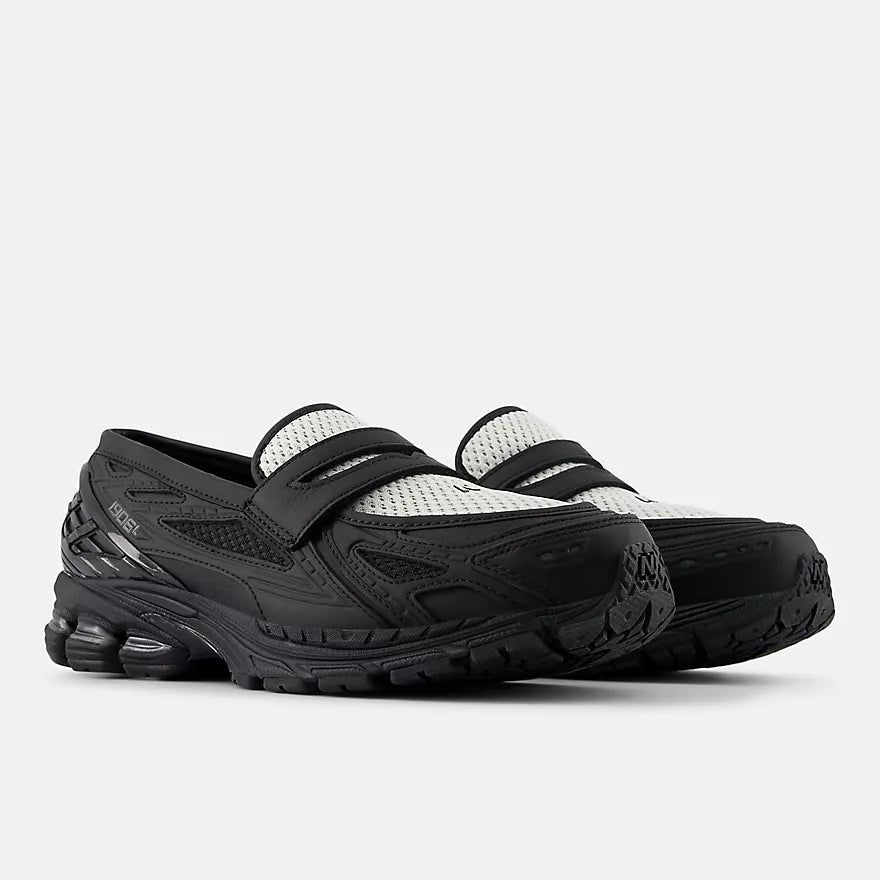 New Balance - 1906L in Black with Angora