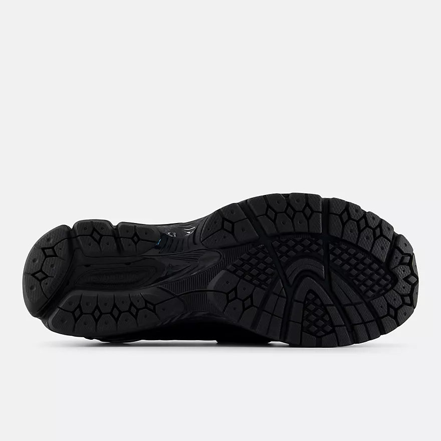 New Balance - 1906L in Black with Angora
