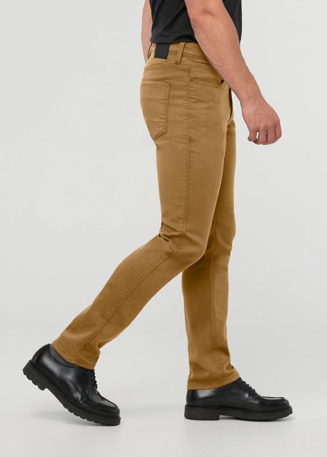 Duer - No Sweat Slim Straight in Caramel