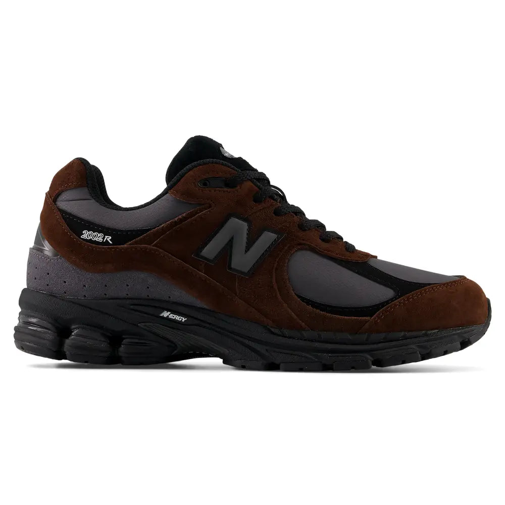 New Balance - 2002 in Pumpernickel and Black