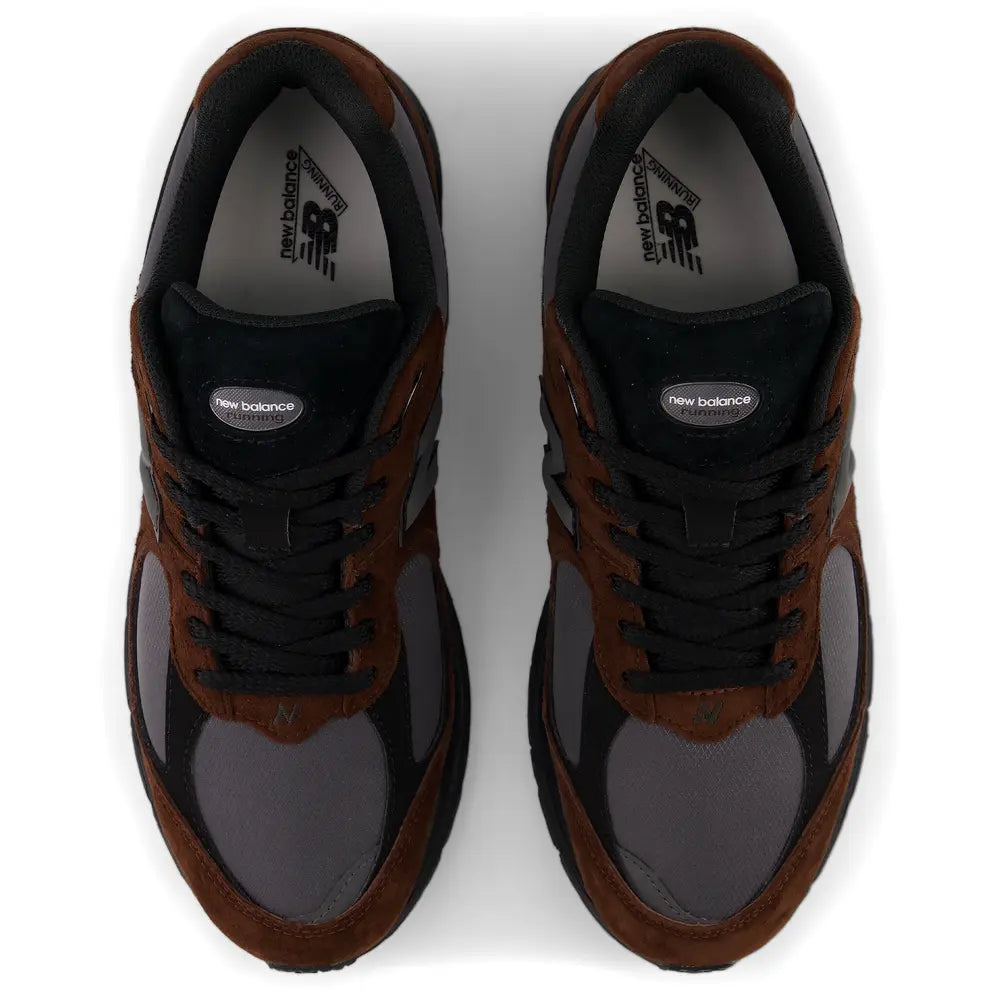 New Balance - 2002 in Pumpernickel and Black