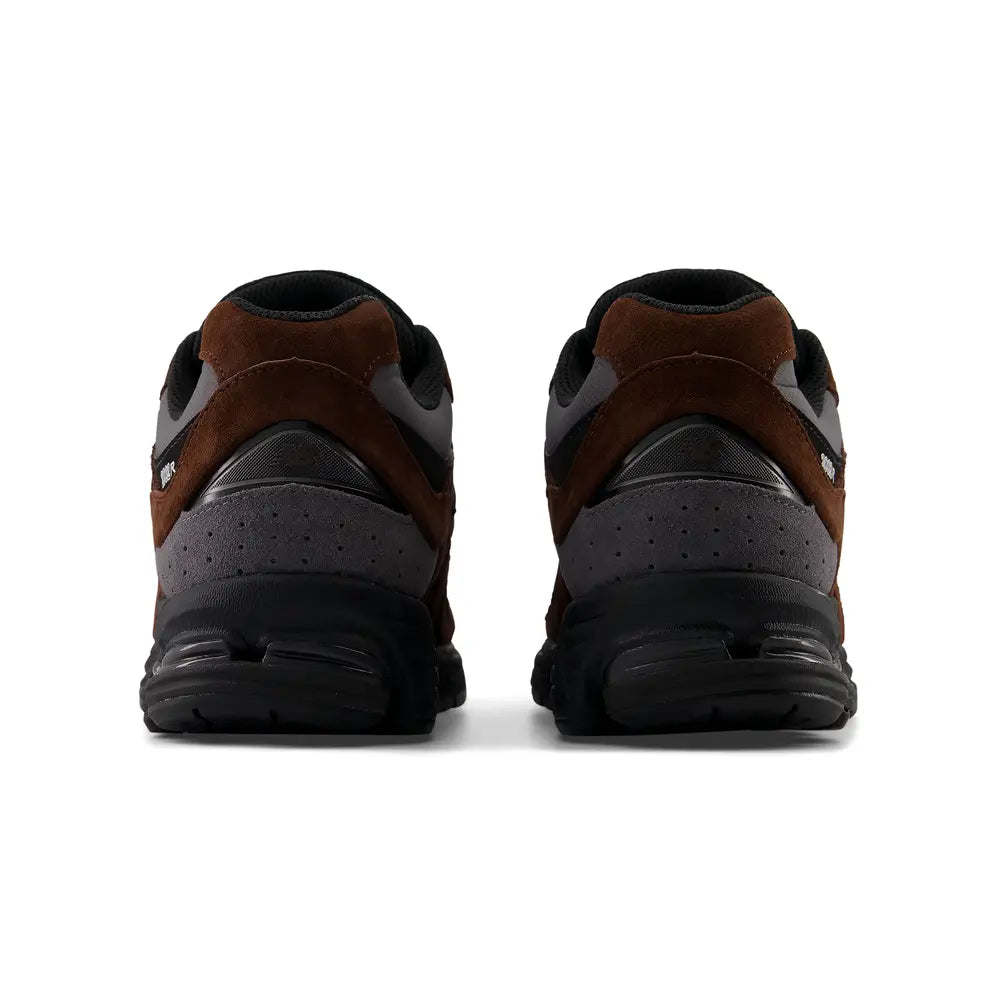 New Balance - 2002 in Pumpernickel and Black