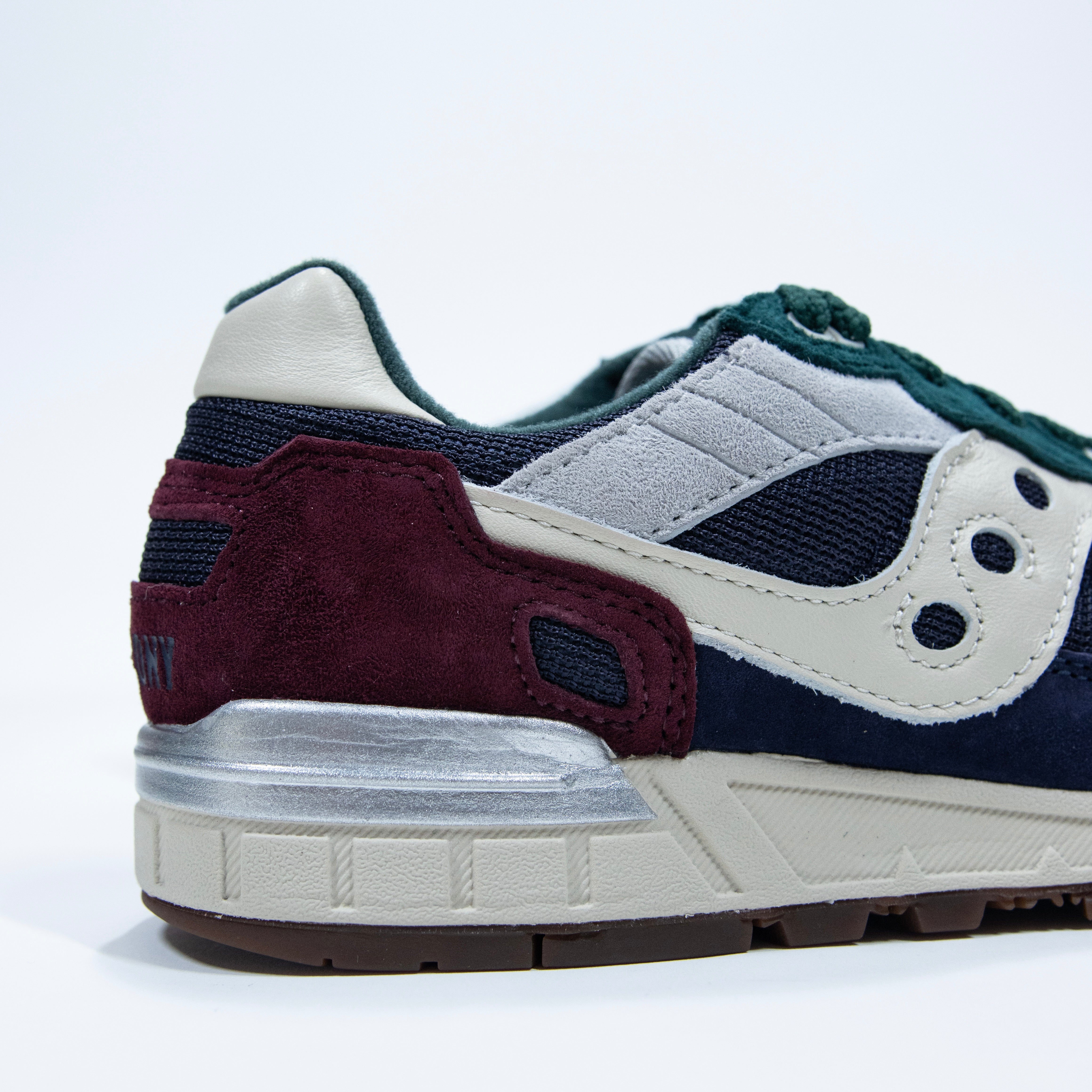 Saucony - Shadow 5000 in Naval/Pine